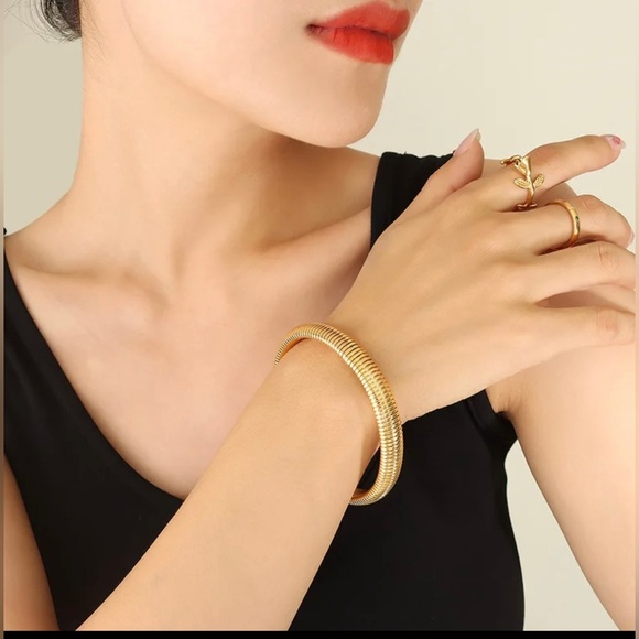 LALA JEWELRY 18k Gold Plated Titanium Steel Bracelet - Picture 7 of 8